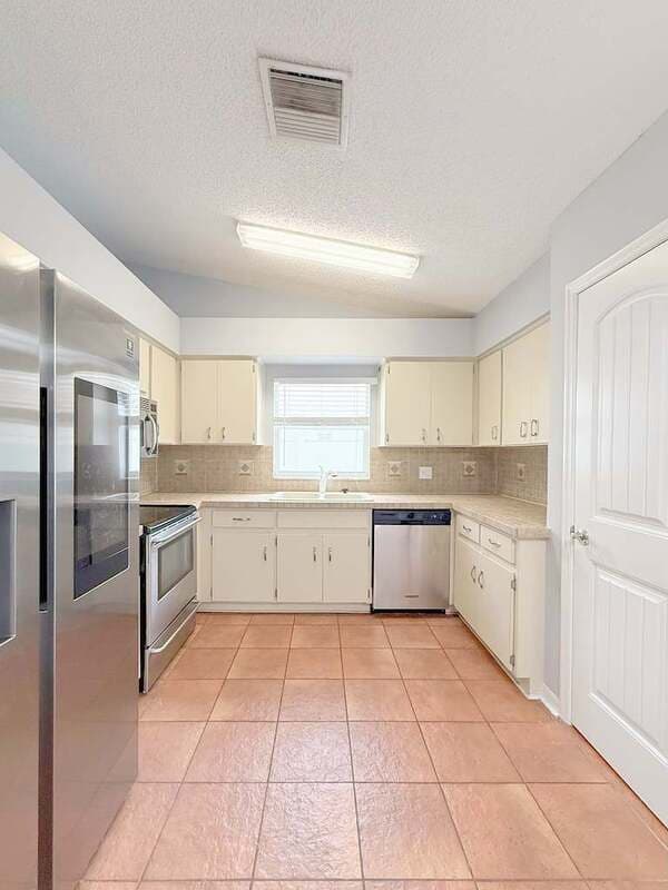 Valrico House: 1118 Hardwood Drive
