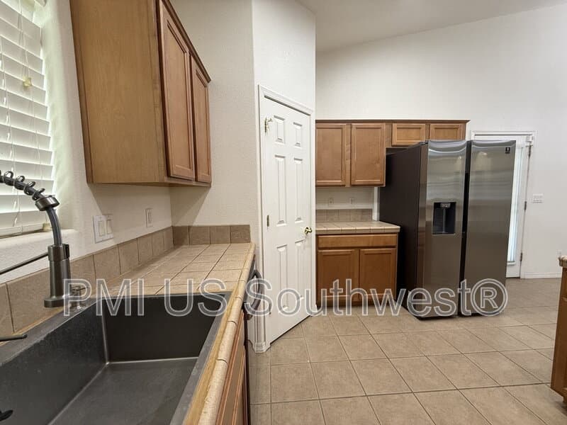 Fort Mohave House: 2060 Mesa Verde Way