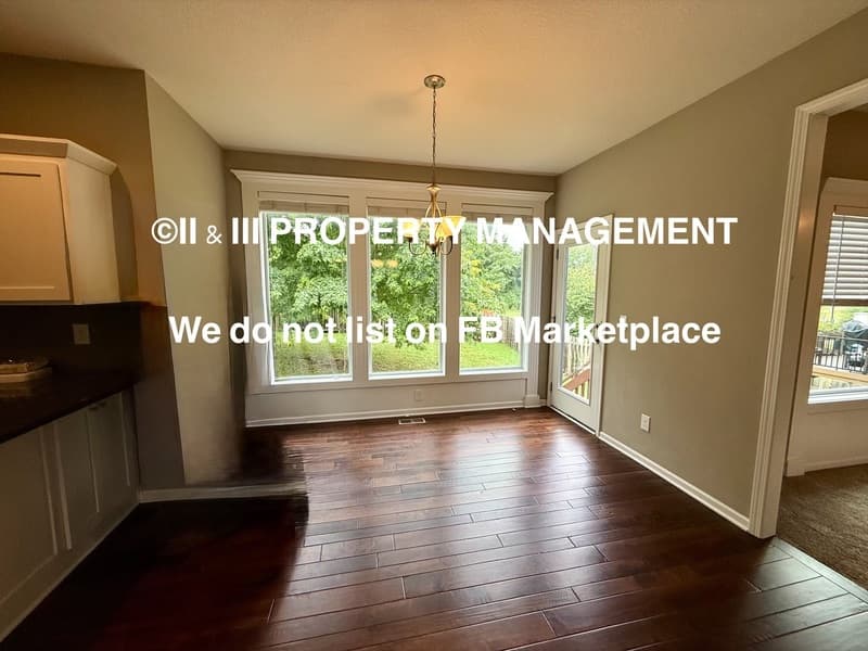 Lenexa House: 9548 Roundtree Street