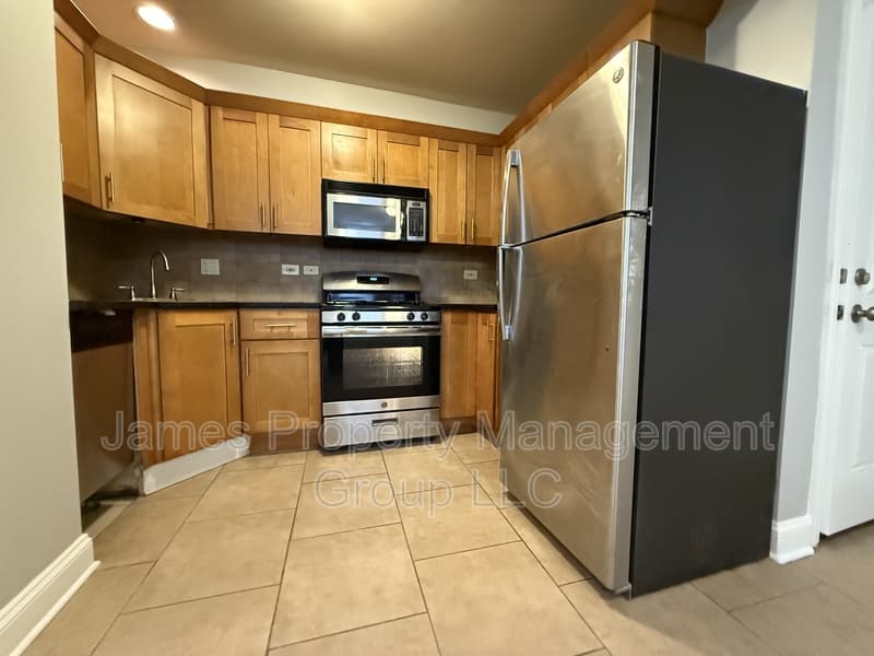 Chicago Condo: 3601 W Le Moyne St