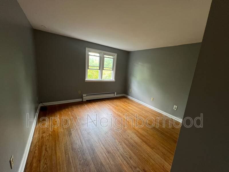 Meriden House: 16 Atkins StreetUnit 4