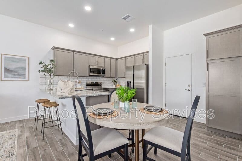 Mesa Townhome: 3230 E Thomas Rd
