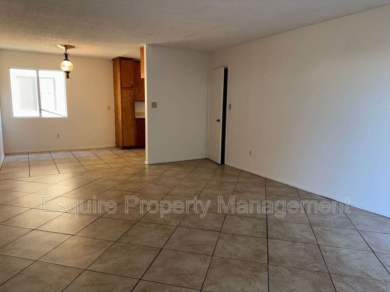 OXNARD Condo: 2070 N. VENTURA RD