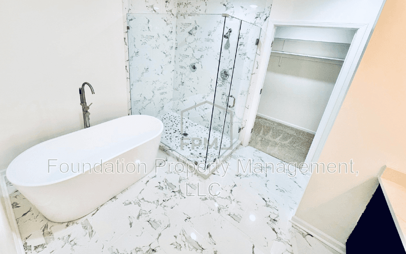 Memphis House: 8712 Carrollwood Lane