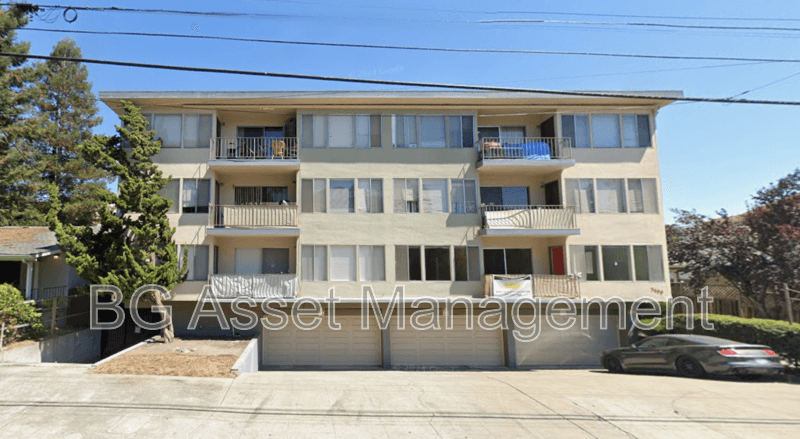 Oakland Condo: 3600 Dimond Avenue