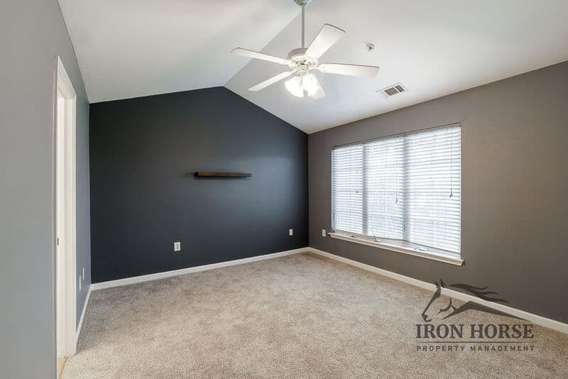 Athens House: 1035 BARNETT SHOALS RD
