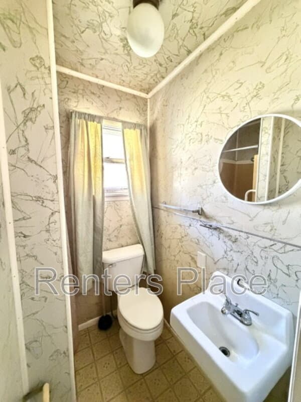 Claremore House: 428 E 4th St