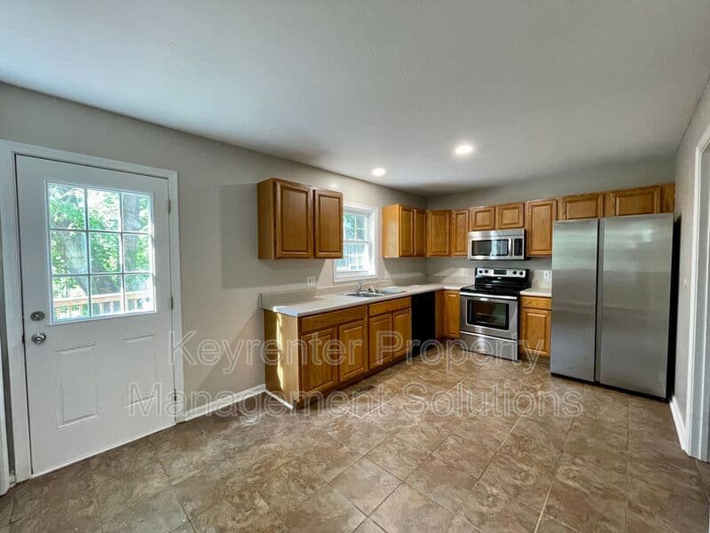 Staunton House: 1008 Jackson St