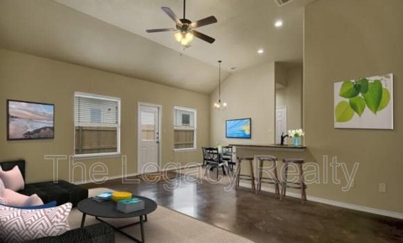New Braunfels House: 337 Emma Dr