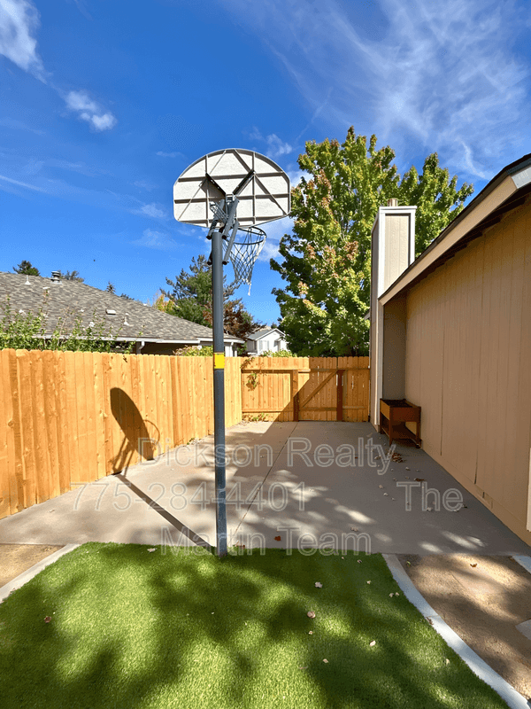 Reno House: 6326 Blue Lakes Court