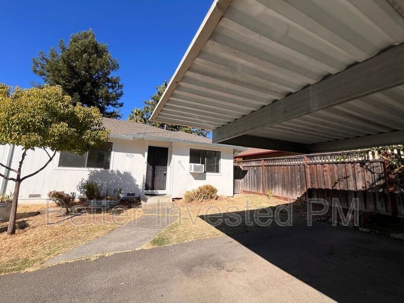 Healdsburg Condo: 427 North St