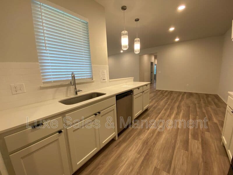 Okahoma City House: 8000 NW 110th Dr
