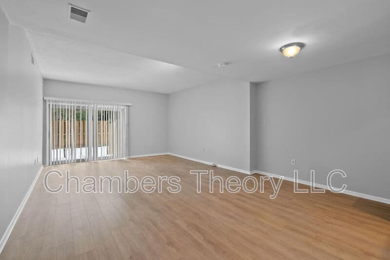 Washington House: 538 Brummel Ct NW