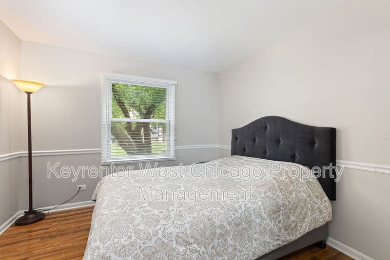 Rolling Meadows House: 2930 Northampton Dr
