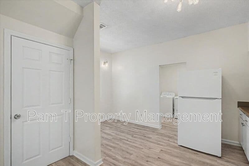 Savannah Townhome: 814 Ott St