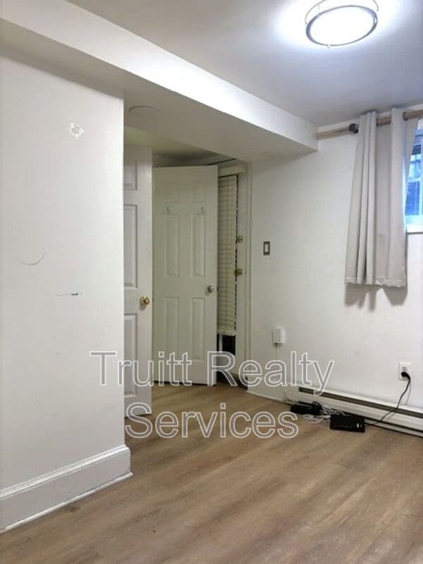 Washington Condo: 711 14th St SE