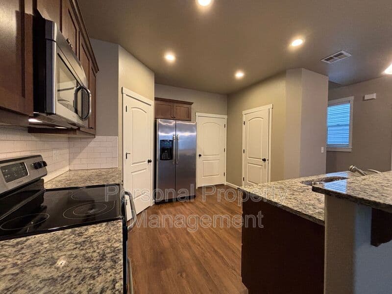 Vancouver House: 3303 NE 43rd Pl