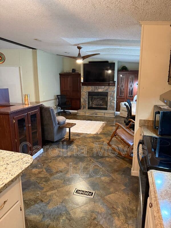Gray Court Condo: 906 Rolling Meadows Road