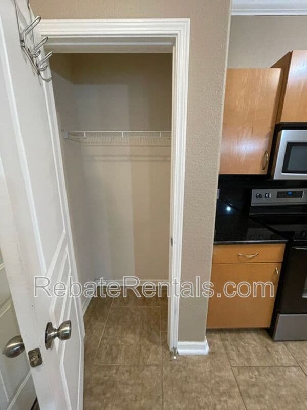 Jacksonville Condo: 8290 Gate Parkway W