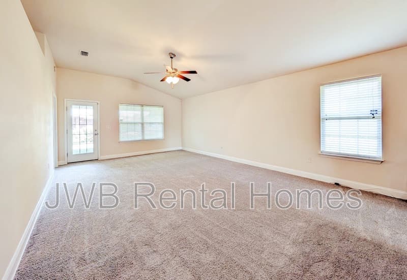 Jacksonville House: 7547 Westland Oaks Dr
