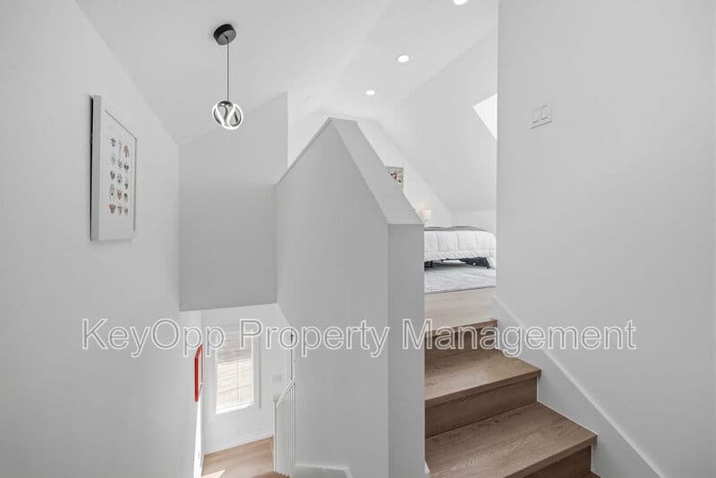 San Francisco Condo: 2730 23rd Street