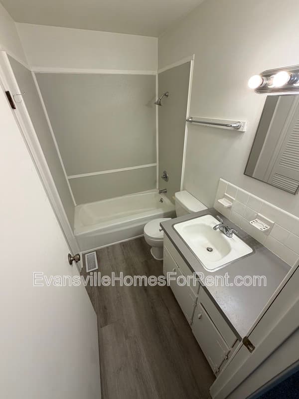 Evansville House: 1112 North Boeke Road