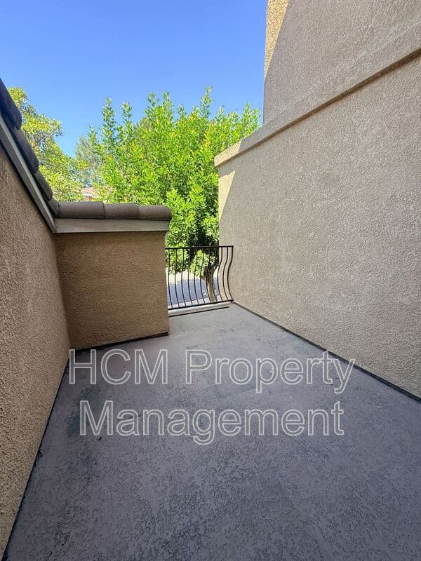 Anaheim House: 7776 E Portofino Ave