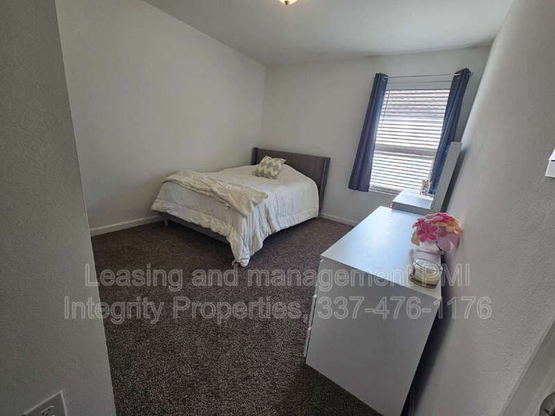 Zachary House: 727 LAMBOT AVE