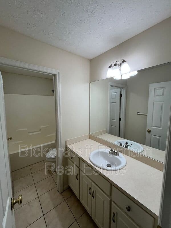 Hamilton House: 130 Mobley Court