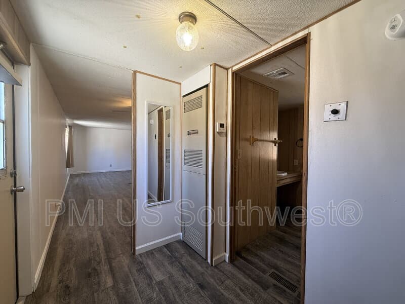 Bullhead City House: 2111 Santa Cruz Ave