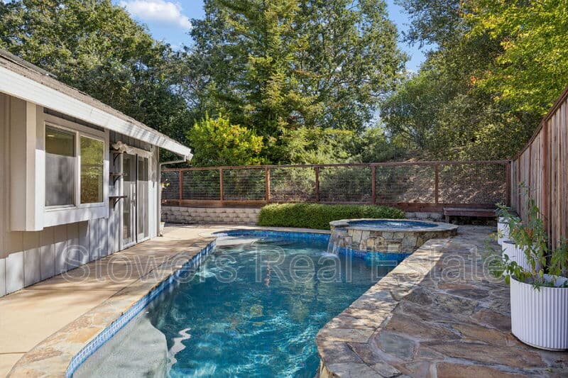 Pleasant Hill House: 26 Driftwood Court