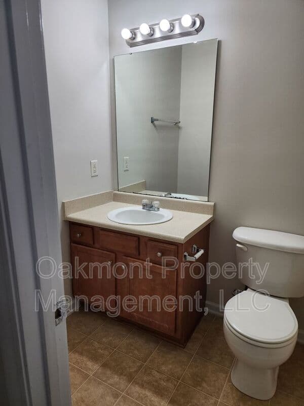 Fayetteville House: 1085-1 Rulnick Street