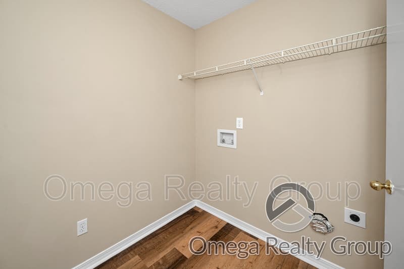 Mobile House: 3020 Barlett Dr