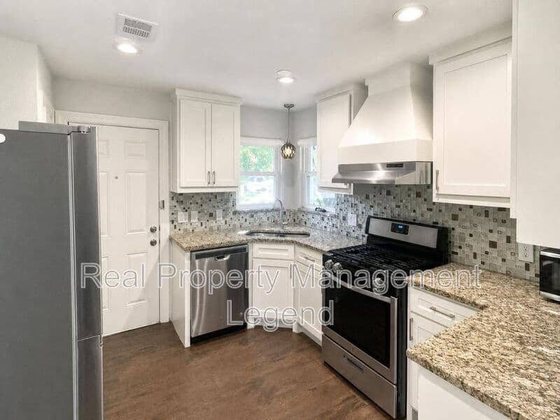 Dallas House: 1931 Berkley Ave