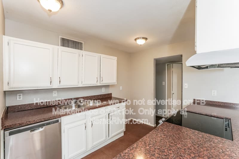 North Richland Hills House: 6905 Mid Cities Blvd