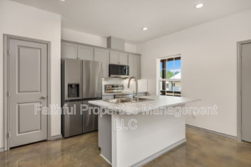 Tyler Condo: 13554 Farm to Market Road 14 - 19