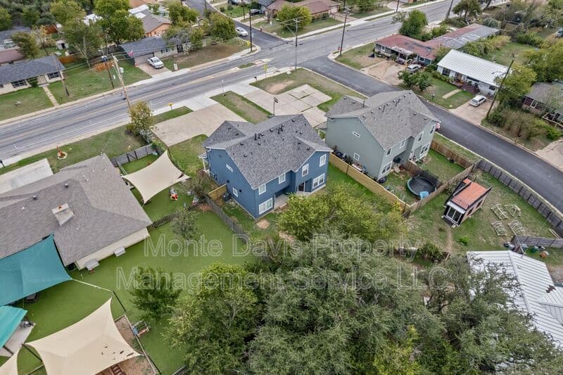 Austin Condo: 1802 Springdale Rd