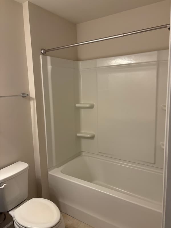 Greenville House: 102 Castlebrook Dr