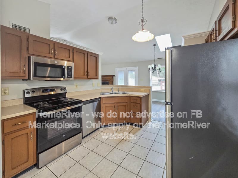 Indianapolis House: 11120 Bayridge Cir W