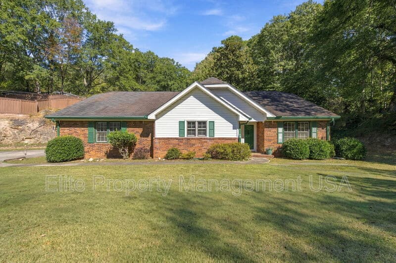 Gainesville House: 1028 Holly Drive
