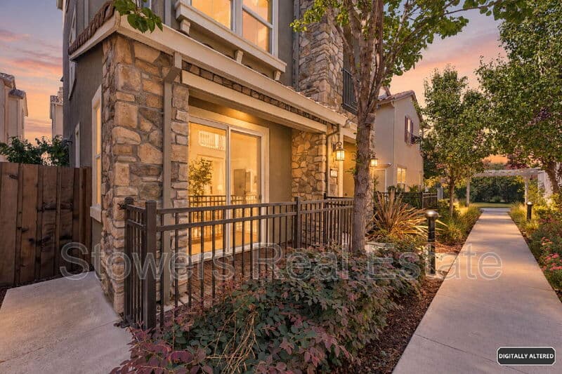 Hayward House: 220 Caterina Way