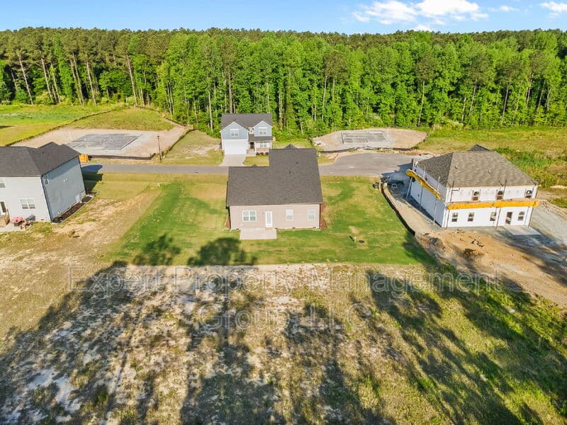 Four Oaks House: 482 Olivia Crossing Court