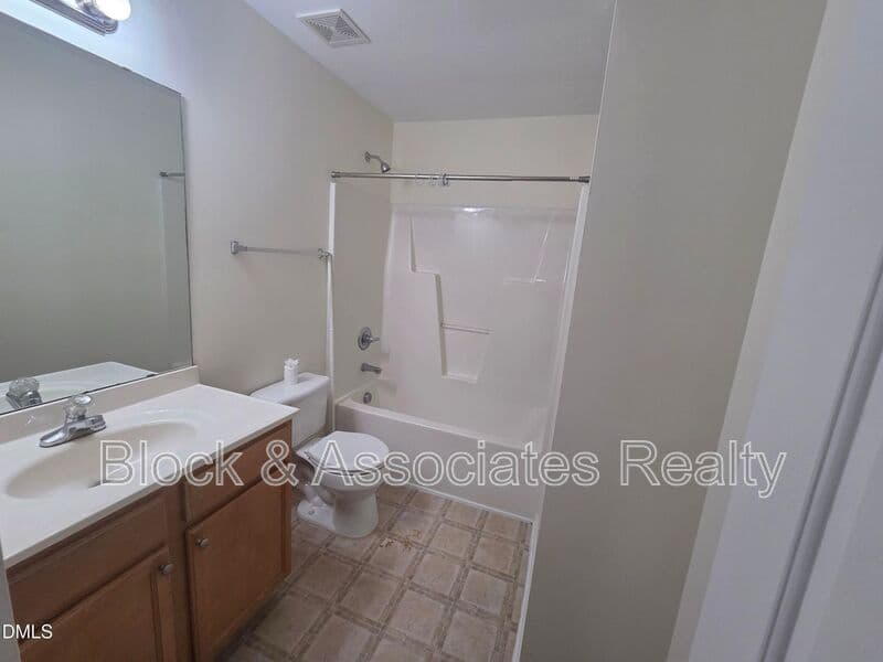 Raleigh House: 8346 Glenwood Springs Ct