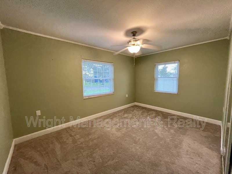St. Petersburg House: 8330 Waverly Road North