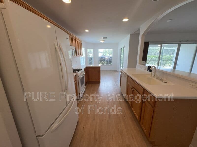 Ocala House: 15939 SW 14th Avenue Rd