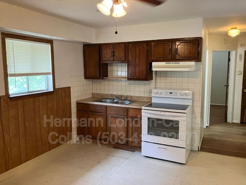 Saint Louis House: 234 Connolly Drive
