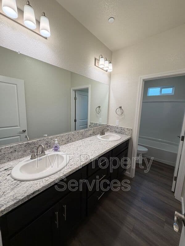 Elk Grove House: 9106 Turnbull Court