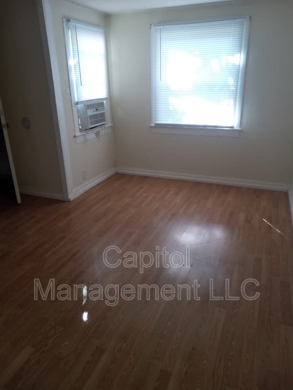 Lansing Condo: 917 Seymour Avenue