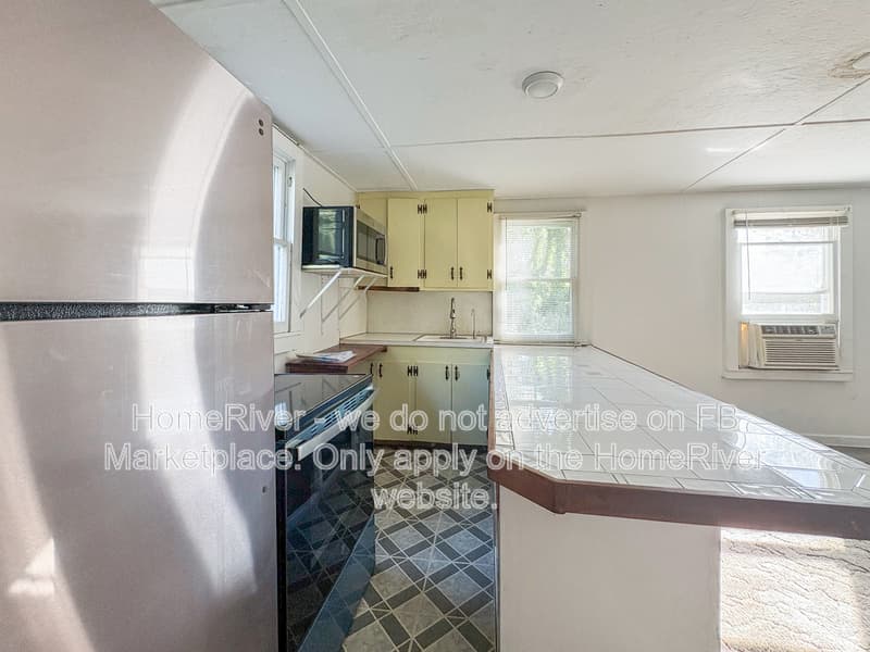 Lake Panasoffkee House: 1710 NW 29th Rd