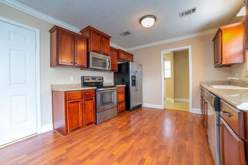 Hinesville House: 211 Augusta Way